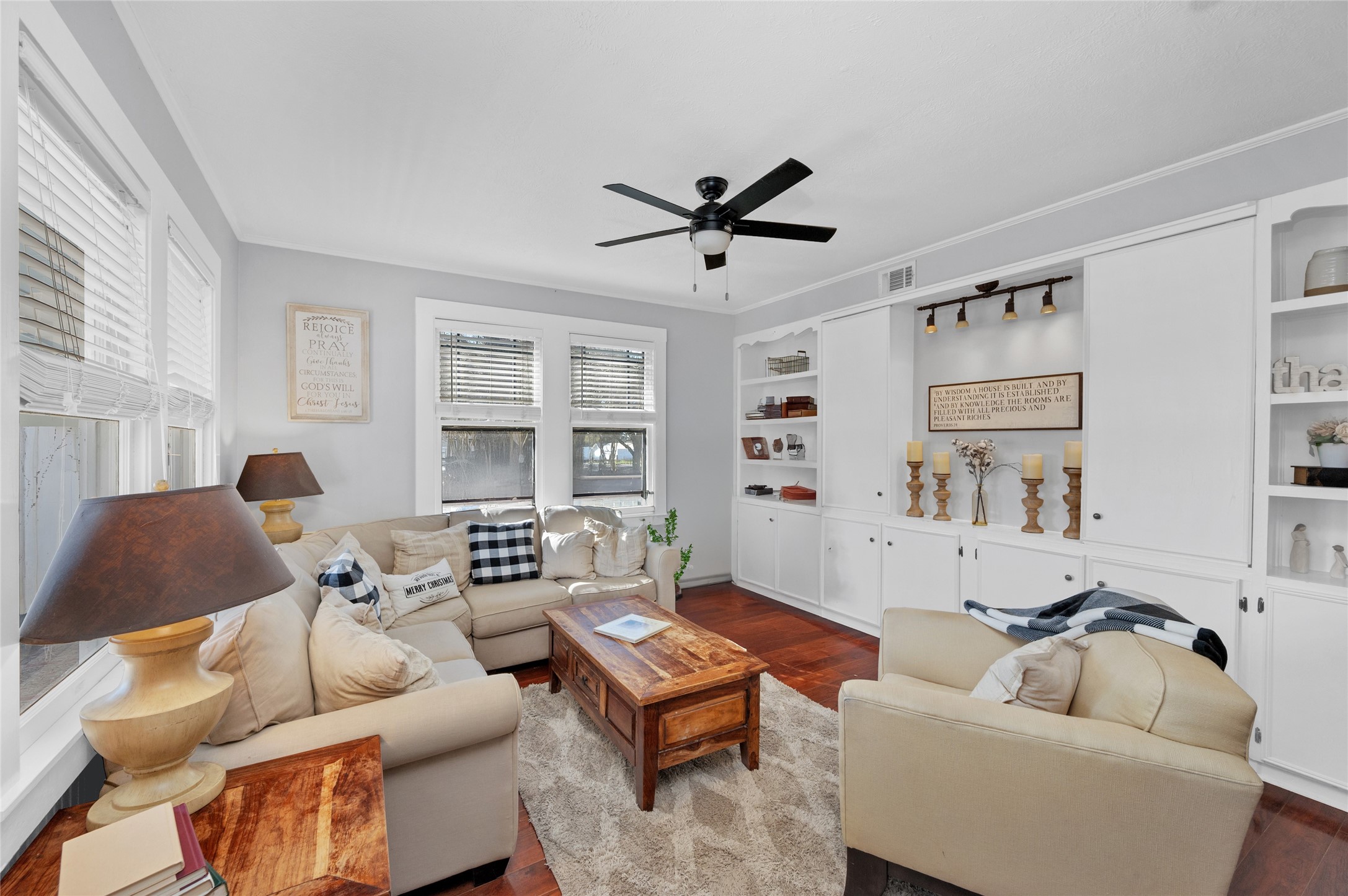 10152 Farm To Market Road 949 Cat Spring, TX 78933 - Photo 27 of 50 a living room with furniture and a window