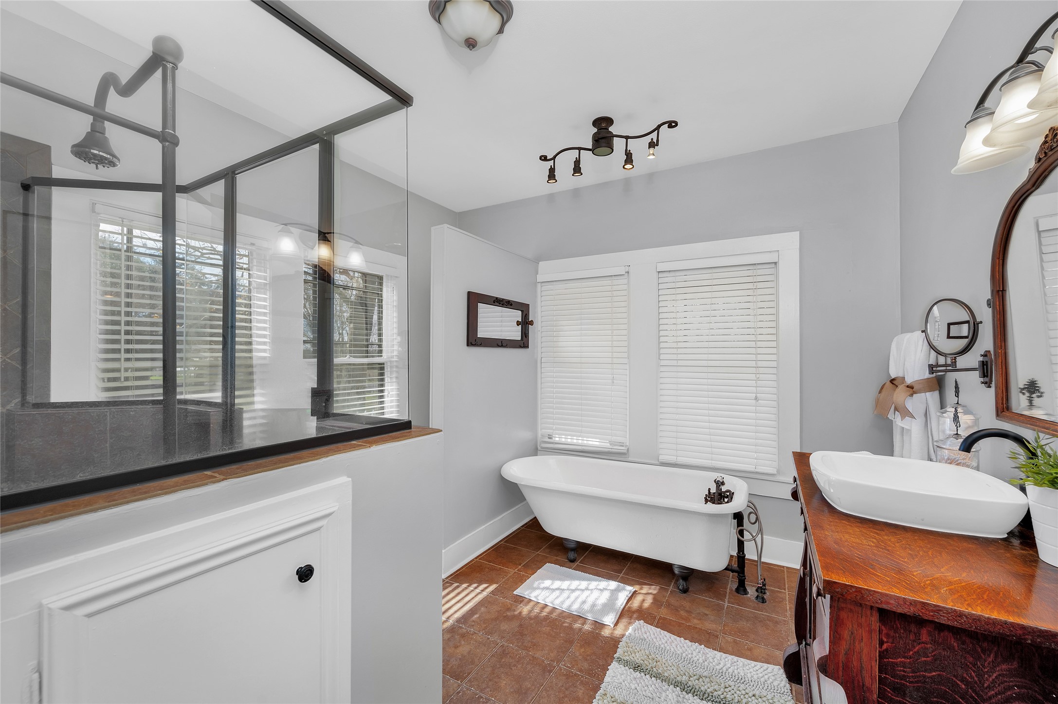 10152 Farm To Market Road 949 Cat Spring, TX 78933 - Photo 30 of 50 a living room with furniture and window