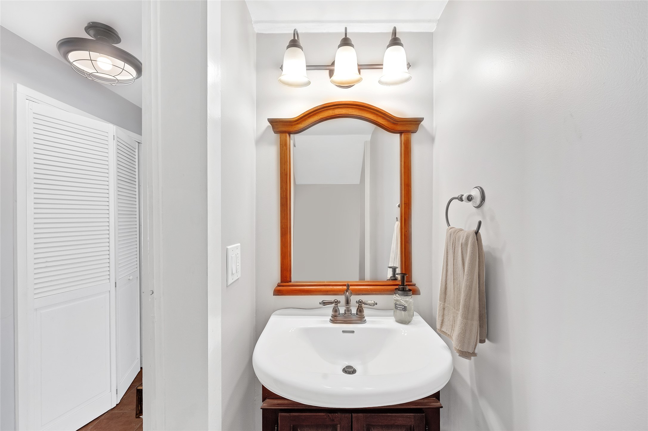 10152 Farm To Market Road 949 Cat Spring, TX 78933 - Photo 40 of 50 a bathroom with a sink and a mirror