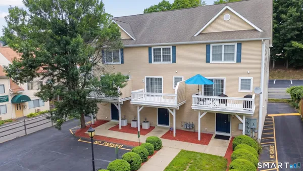 $384,500 | 29 Town Hill Avenue, Unit 7, Danbury, CT 06810