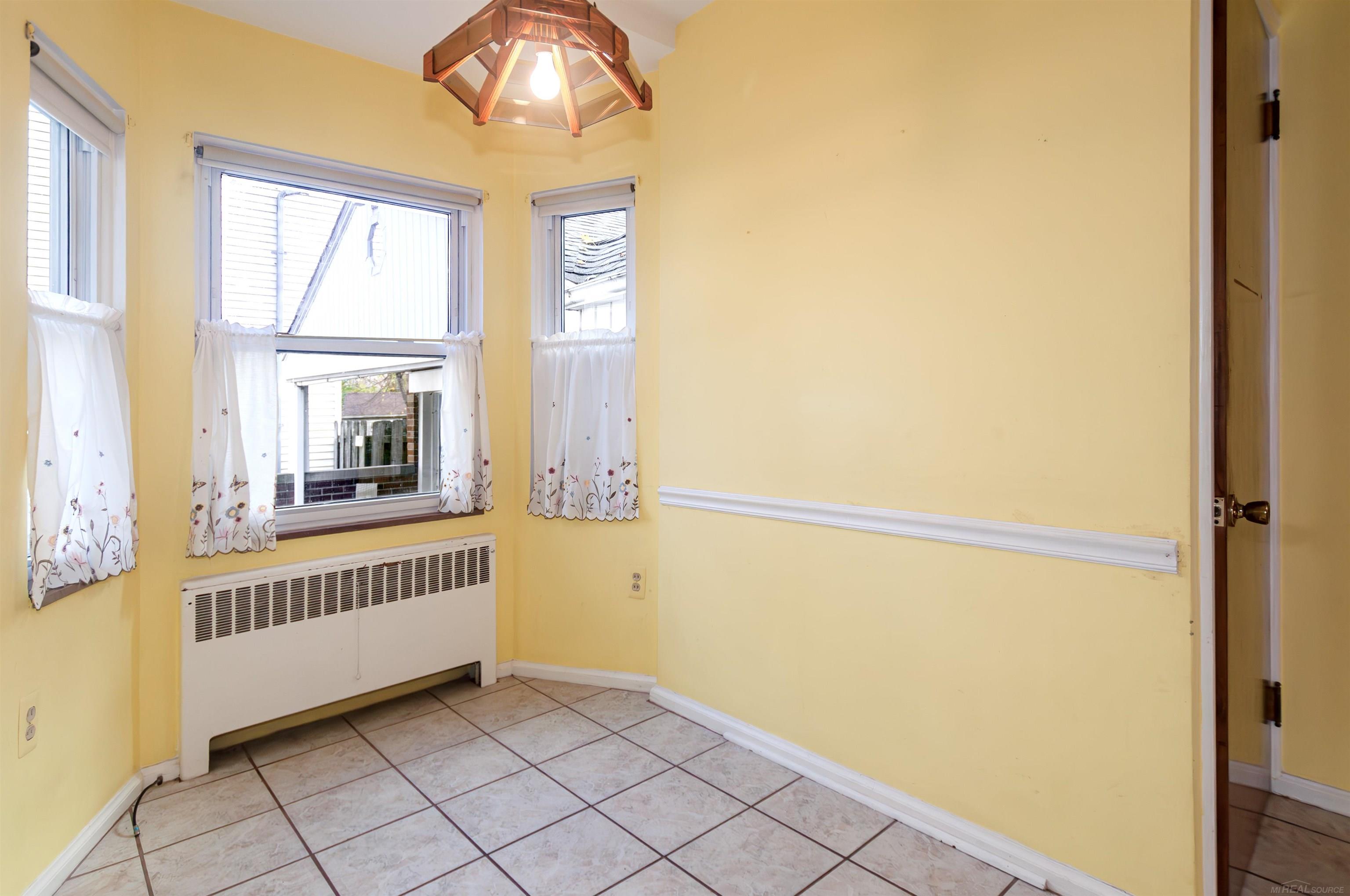 2039 Hampton Road Grosse Pointe Woods, MI 48236 - Photo 7 of 31
