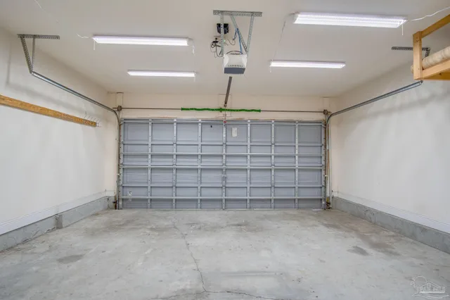 a view of a very nice looking house