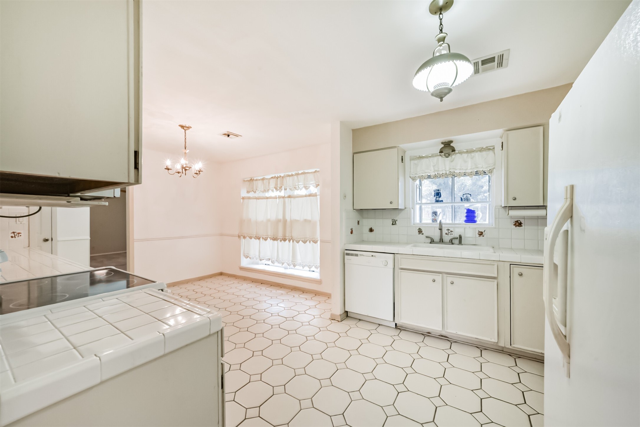 7510 Romney Road Houston, TX 77036 - Photo 9 of 32