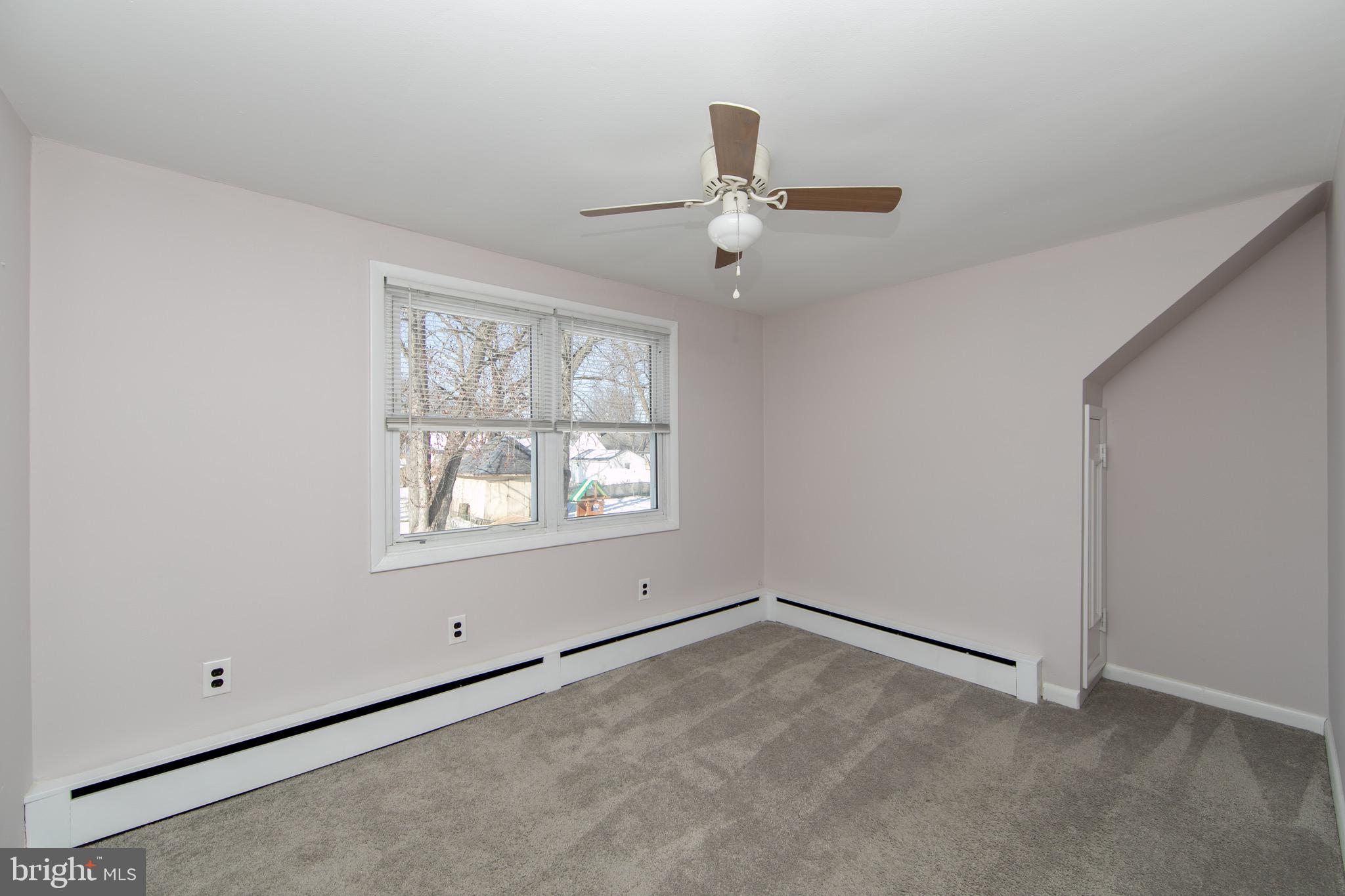 553 Maple Avenue Audubon, NJ 08106 - Photo 25 of 49 an empty room with a window