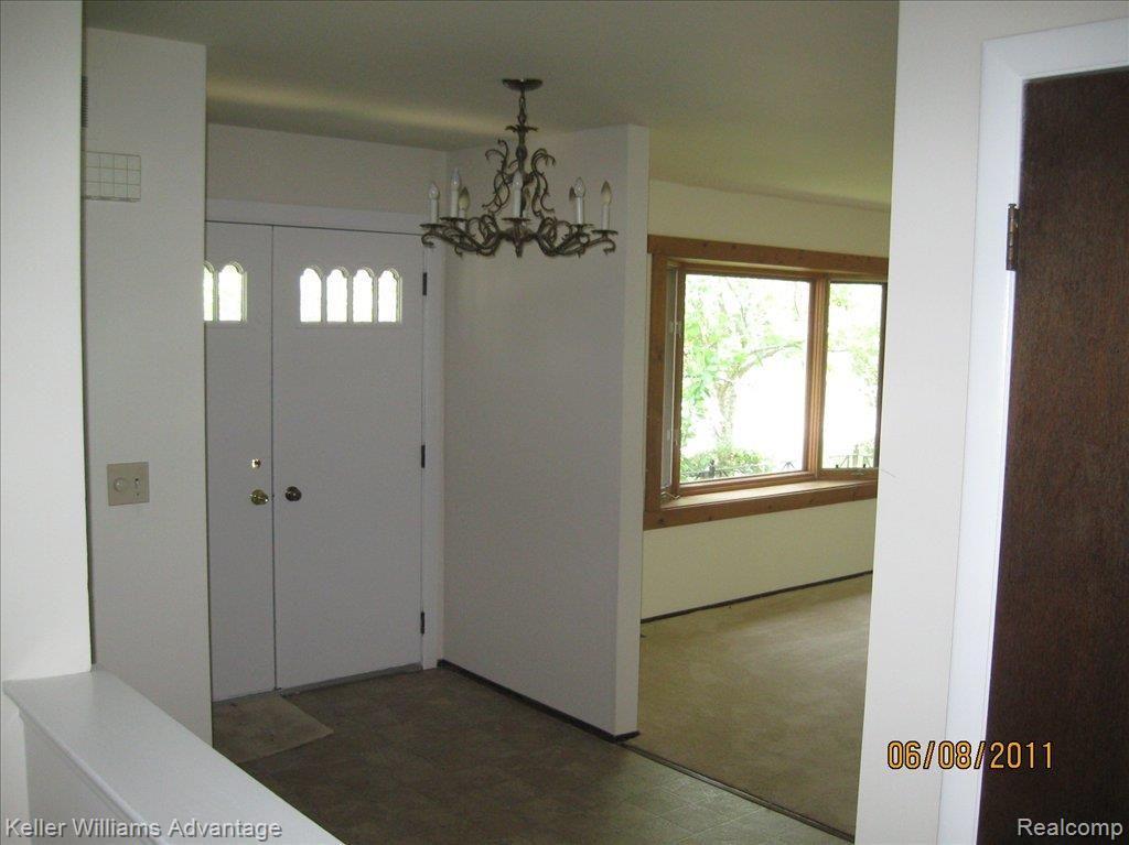 22638 Chestnut Tree Novi, MI 48375 - Photo 7 of 12 Entry