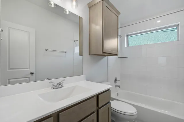 an empty room with closet and a ceiling fan