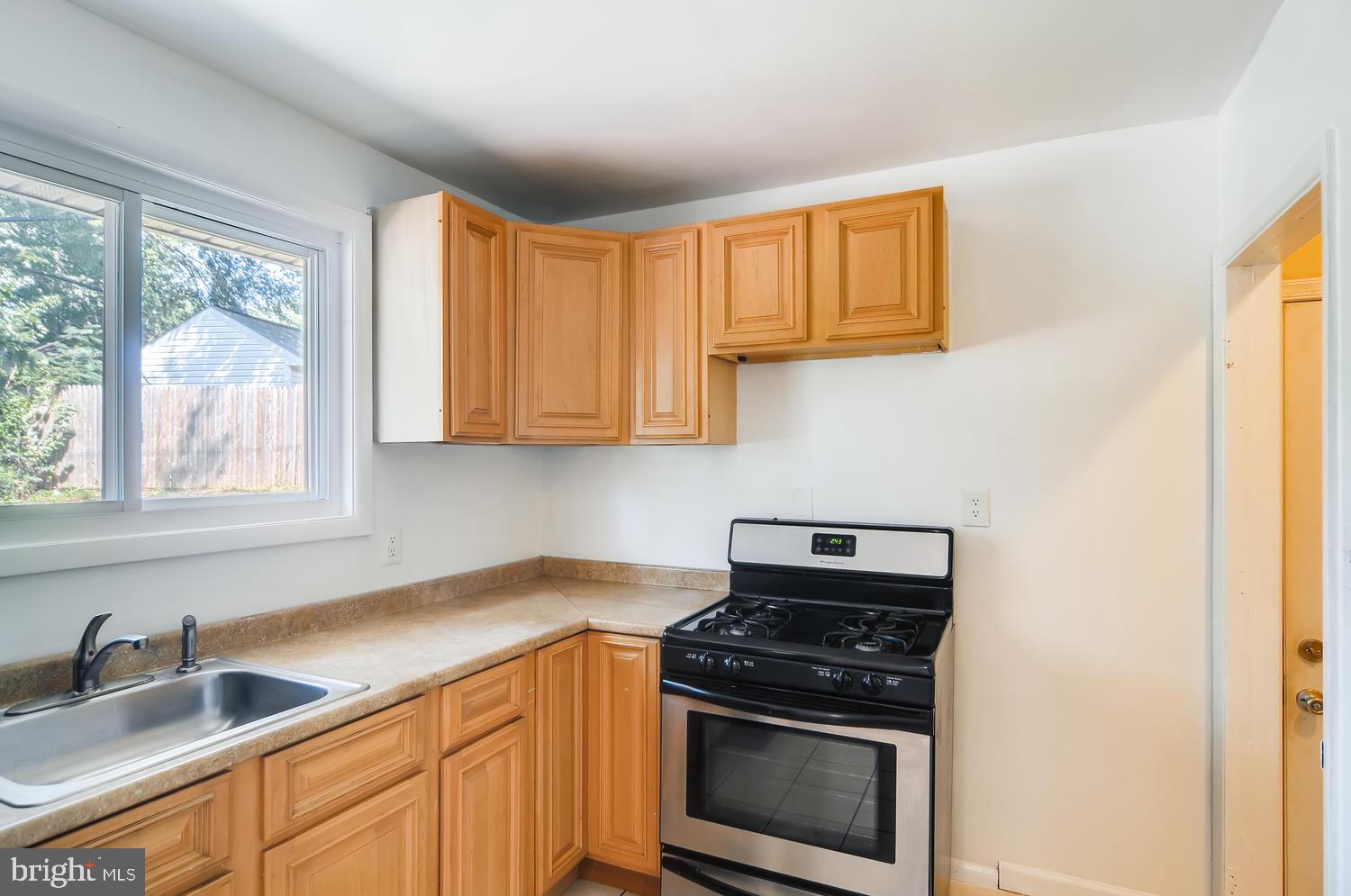 6224 Golden Ring Road Baltimore, MD 21237 - Photo 14 of 28