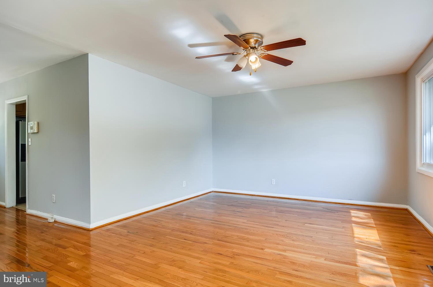 6224 Golden Ring Road Baltimore, MD 21237 - Photo 5 of 28