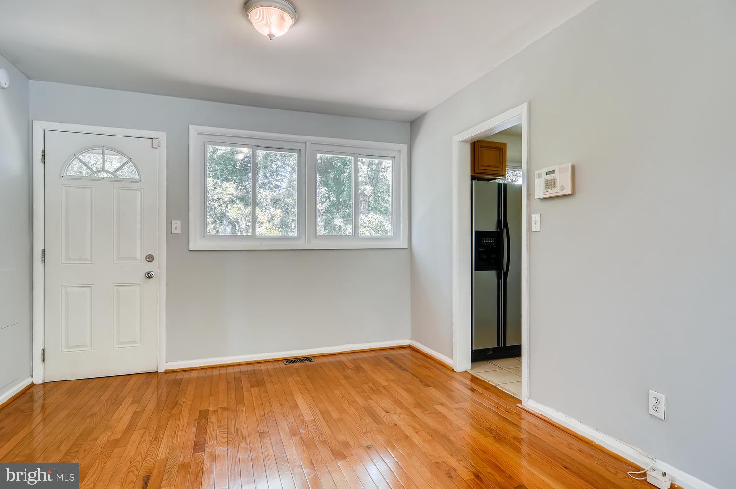 6224 Golden Ring Road Baltimore, MD 21237 - Photo 8 of 28