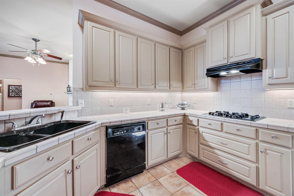 155 Lexington Drive Terrell, TX 75160 - Photo 10 of 27 a kitchen with white cabinets