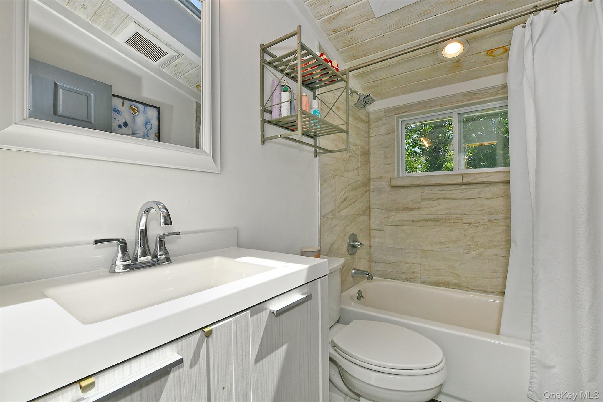 33 Robin Road Rocky Point, NY 11778 - Photo 7 of 16 Full Bath