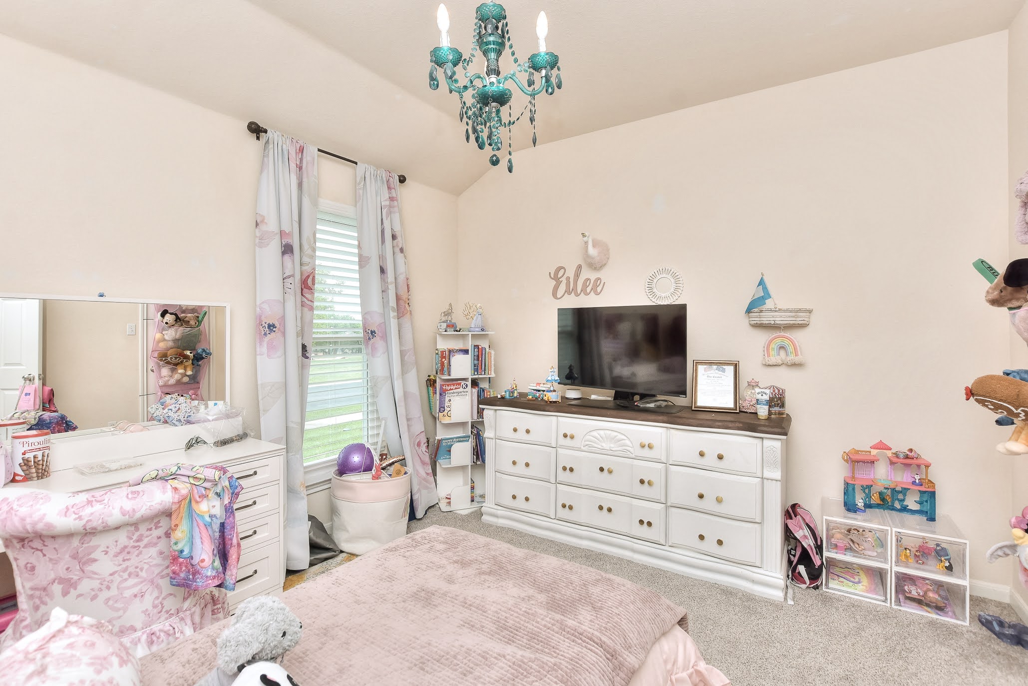 111 Green Grove Georgetown, TX 78633 - Photo 23 of 40 Bedroom featuring light carpet, vaulted ceiling, and suspended lighting