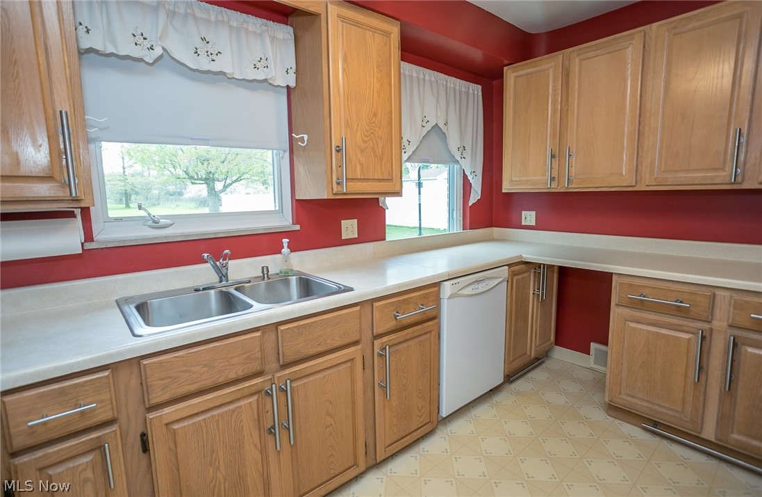 7027 Ridge Road Parma, OH 44129 - Photo 10 of 29