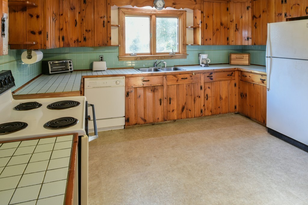 32 Greenway Road Salem, MA 01970 - Photo 13 of 29 Gallery Image 13