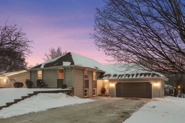 $450,000 | 1521 Crest Drive, Chaska, MN 55318