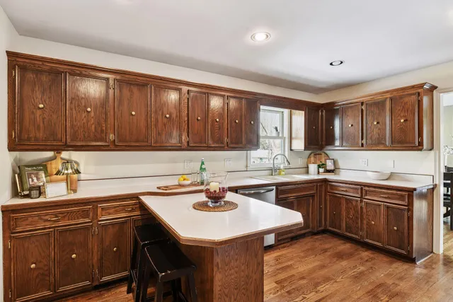 $450,000 | 1521 Crest Drive, Chaska, MN 55318