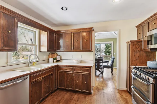 $450,000 | 1521 Crest Drive, Chaska, MN 55318