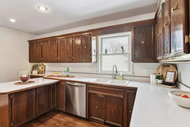 $450,000 | 1521 Crest Drive, Chaska, MN 55318