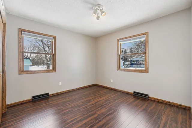 $450,000 | 1521 Crest Drive, Chaska, MN 55318