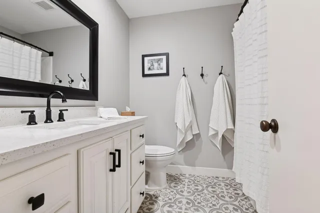 $450,000 | 1521 Crest Drive, Chaska, MN 55318