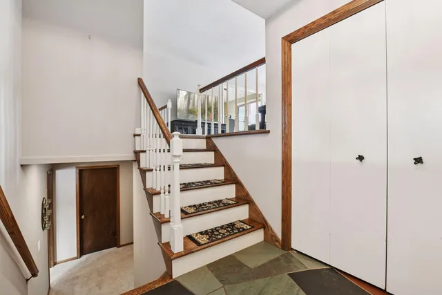 $450,000 | 1521 Crest Drive, Chaska, MN 55318