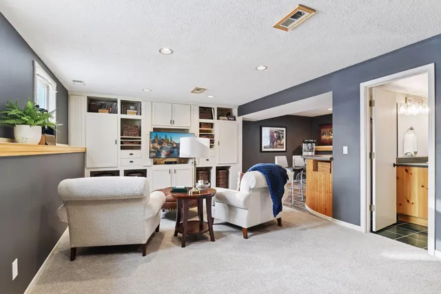 $450,000 | 1521 Crest Drive, Chaska, MN 55318