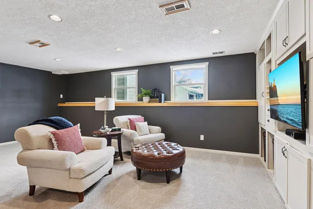 $450,000 | 1521 Crest Drive, Chaska, MN 55318