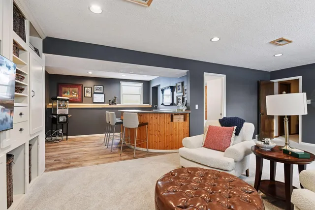 $450,000 | 1521 Crest Drive, Chaska, MN 55318