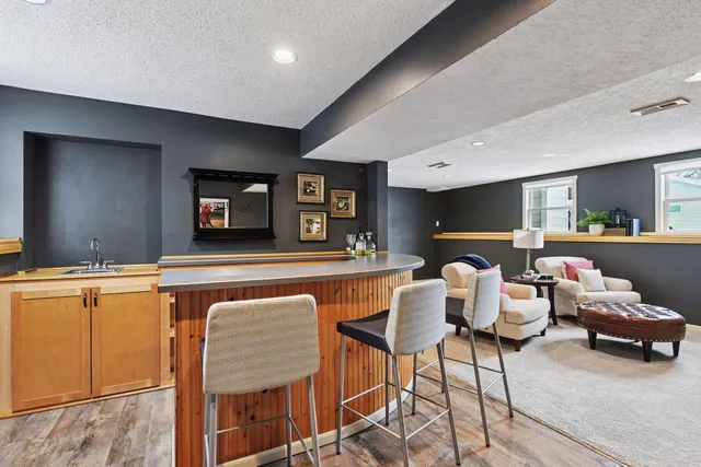 $450,000 | 1521 Crest Drive, Chaska, MN 55318