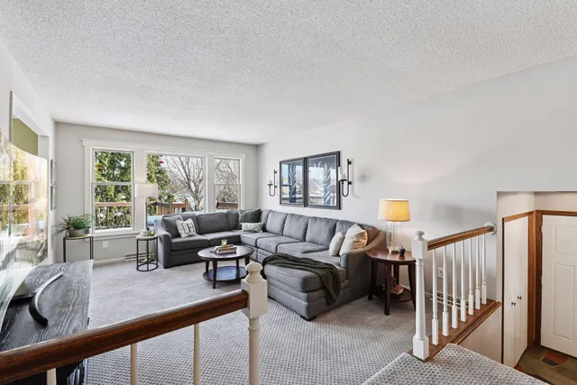 $450,000 | 1521 Crest Drive, Chaska, MN 55318