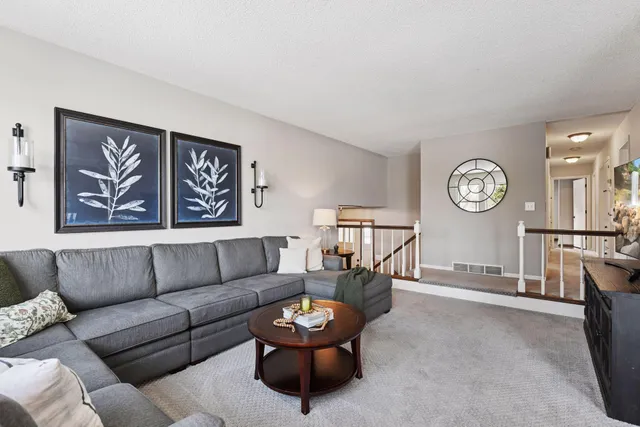 $450,000 | 1521 Crest Drive, Chaska, MN 55318