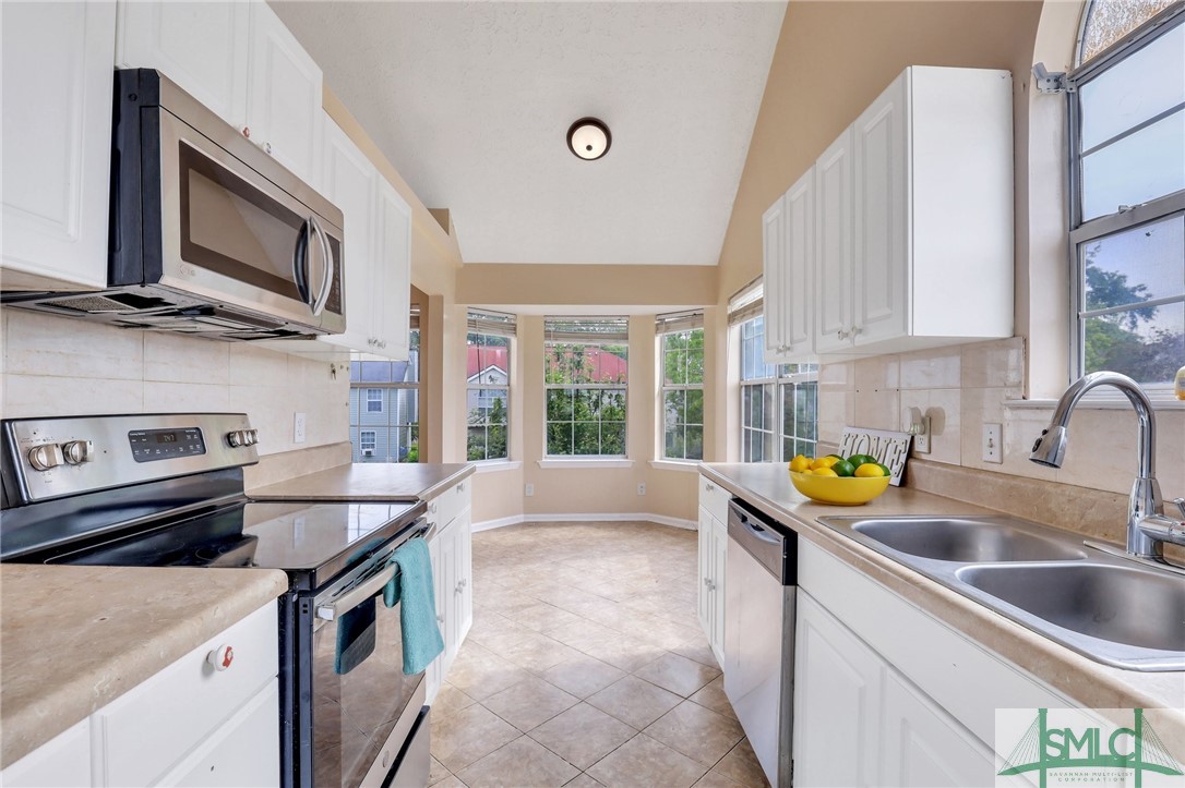 208 Stonebridge Drive Savannah, GA 31410 - Photo 14 of 40 Galley Kitchen/Breakfast Room