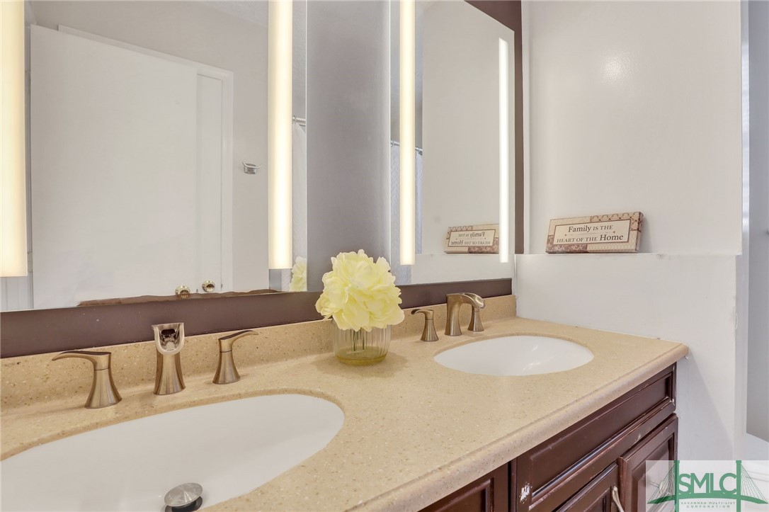 208 Stonebridge Drive Savannah, GA 31410 - Photo 29 of 40 Owner's Bath