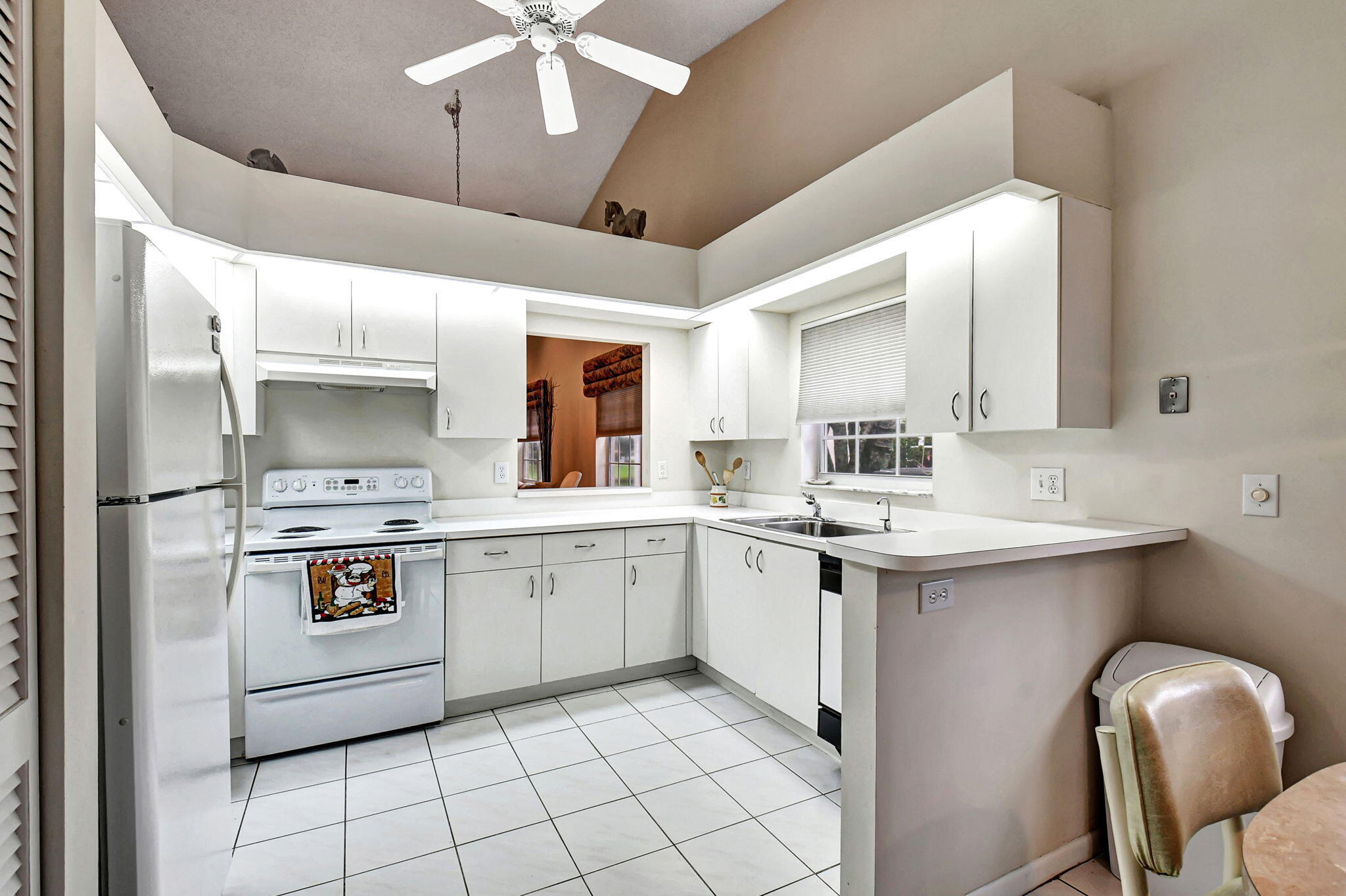 7921 Sandy Pointe Drive Delray Beach, FL 33446 - Photo 11 of 33 Kitchen