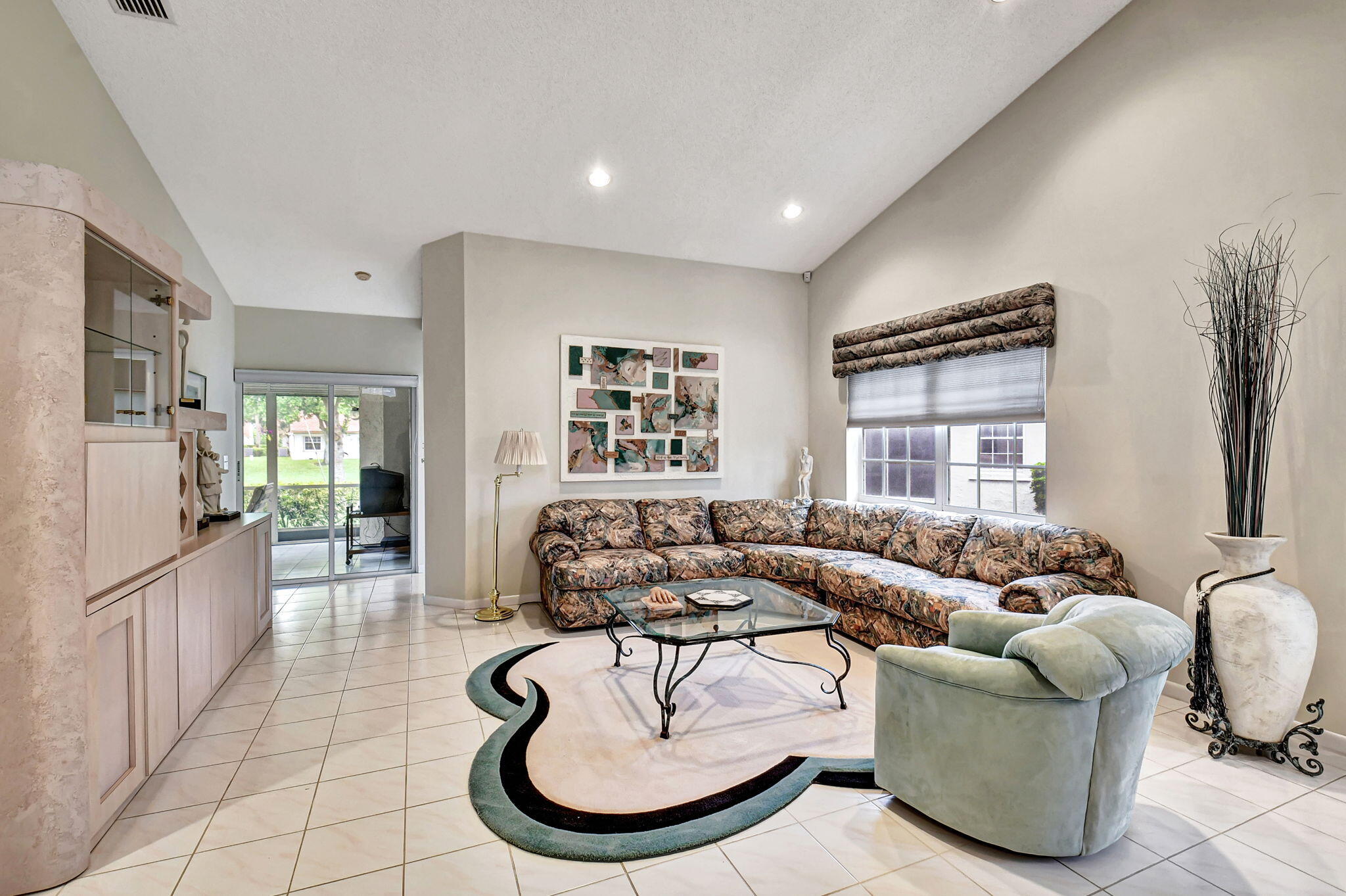 7921 Sandy Pointe Drive Delray Beach, FL 33446 - Photo 5 of 33 Living Room