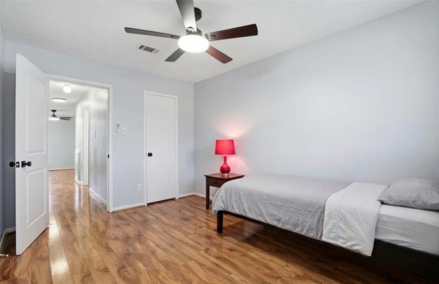 11647 Sabo Road Houston, TX 77089 - Photo 7 of 36 Virtually Staged secondary bedroom