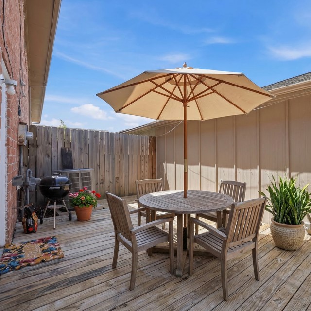 11647 Sabo Road Houston, TX 77089 - Photo 10 of 36 Virtually Staged Patio