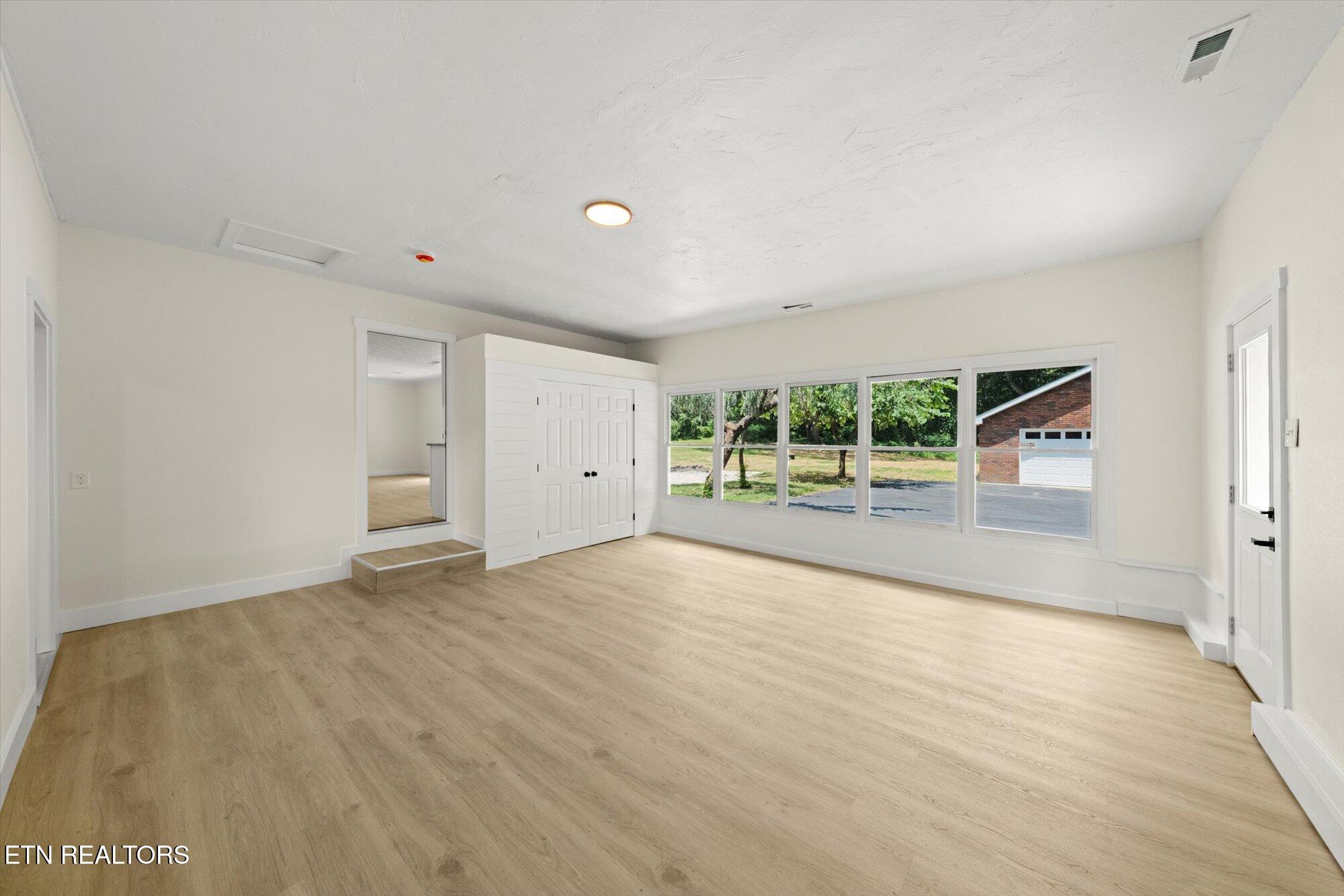 8534 Heiskell Road Powell, TN 37849 - Photo 12 of 44 09-8534-Heiskell-Rd-Powell-TN-9