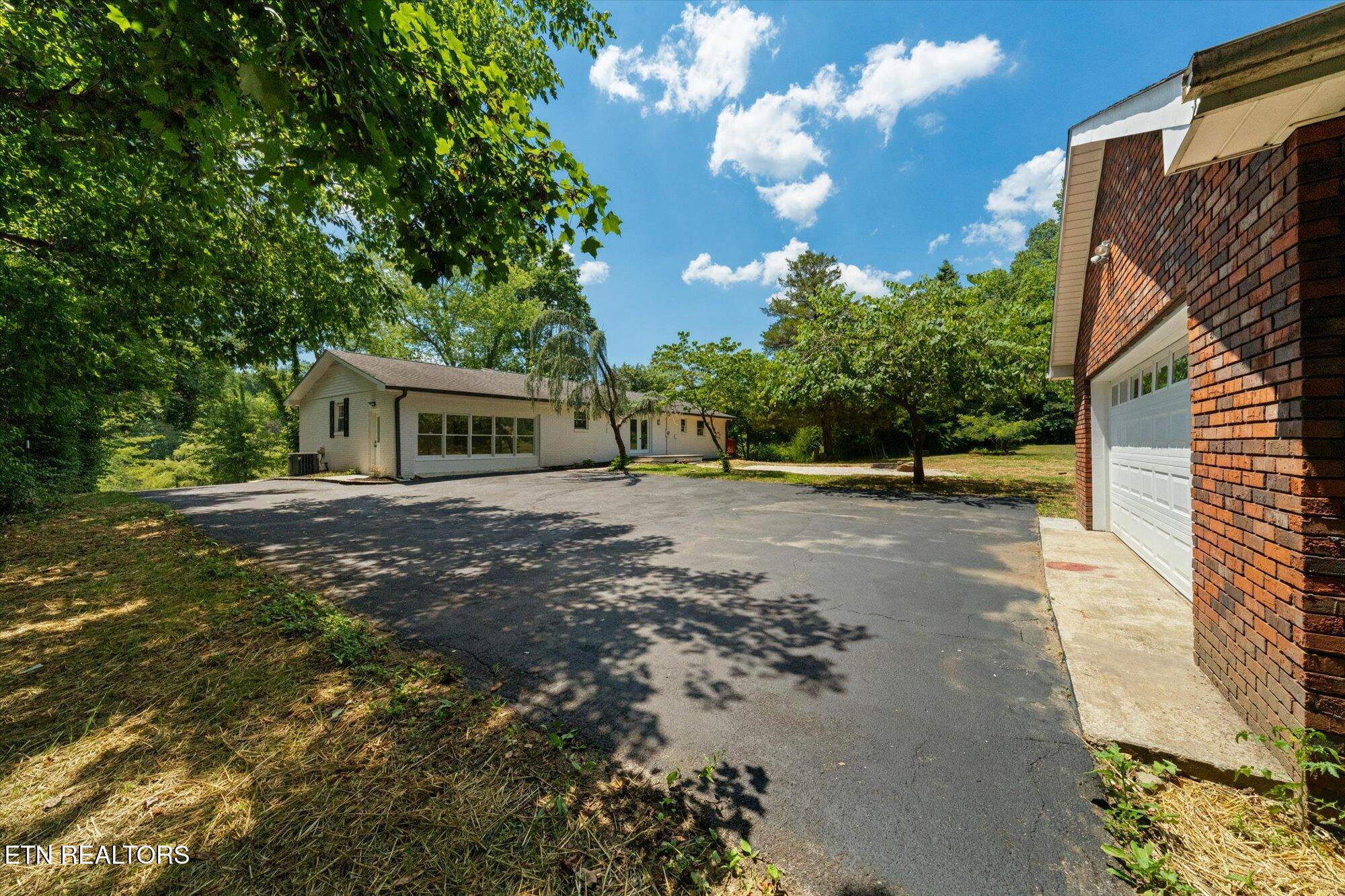 8534 Heiskell Road Powell, TN 37849 - Photo 3 of 44 32-8534-Heiskell-Rd-Powell-TN-32