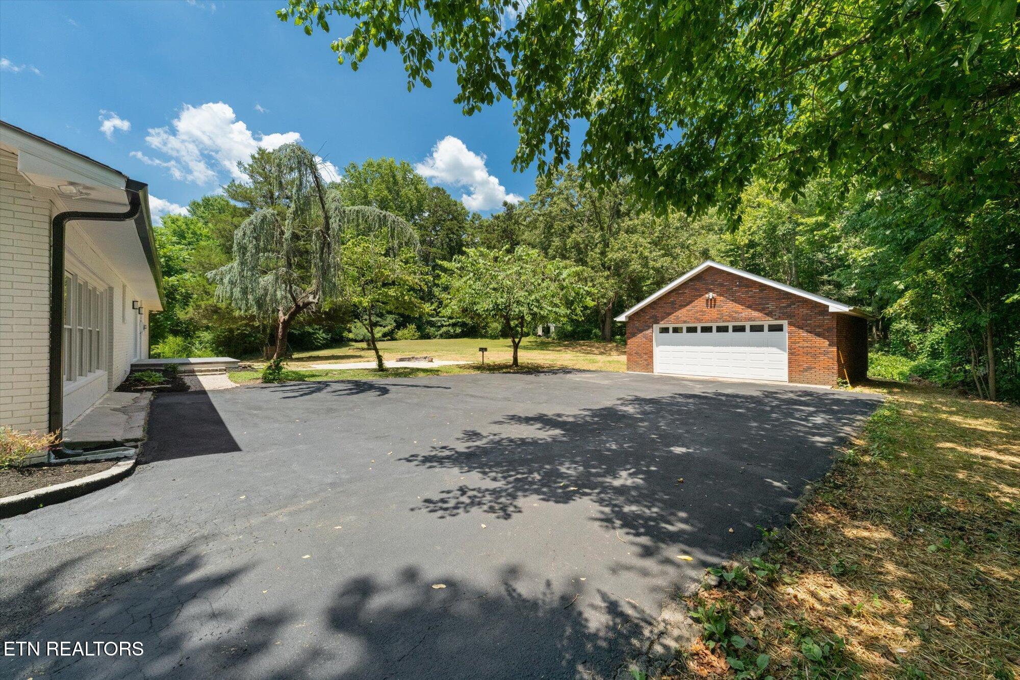 8534 Heiskell Road Powell, TN 37849 - Photo 5 of 44 31-8534-Heiskell-Rd-Powell-TN-31