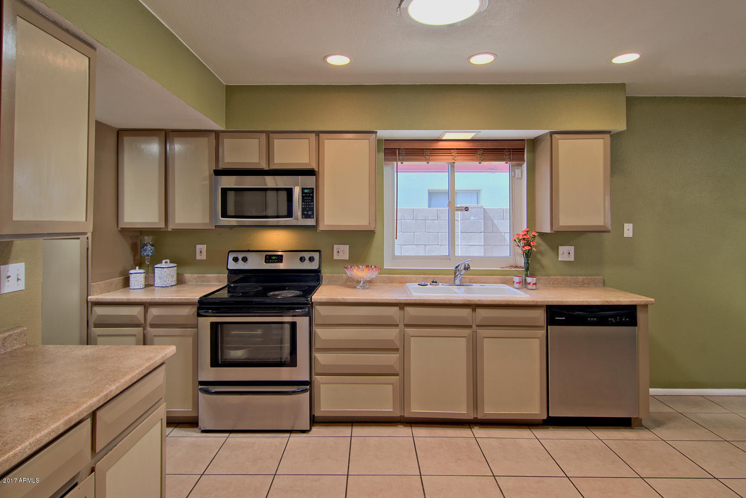 2618 East Cactus Road Phoenix, AZ 85032 - Photo 6 of 23 KITCHEN