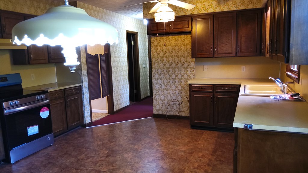 6013 Old Dominion Road Columbus, GA 31909 - Photo 14 of 34 beautiful wood cabinets