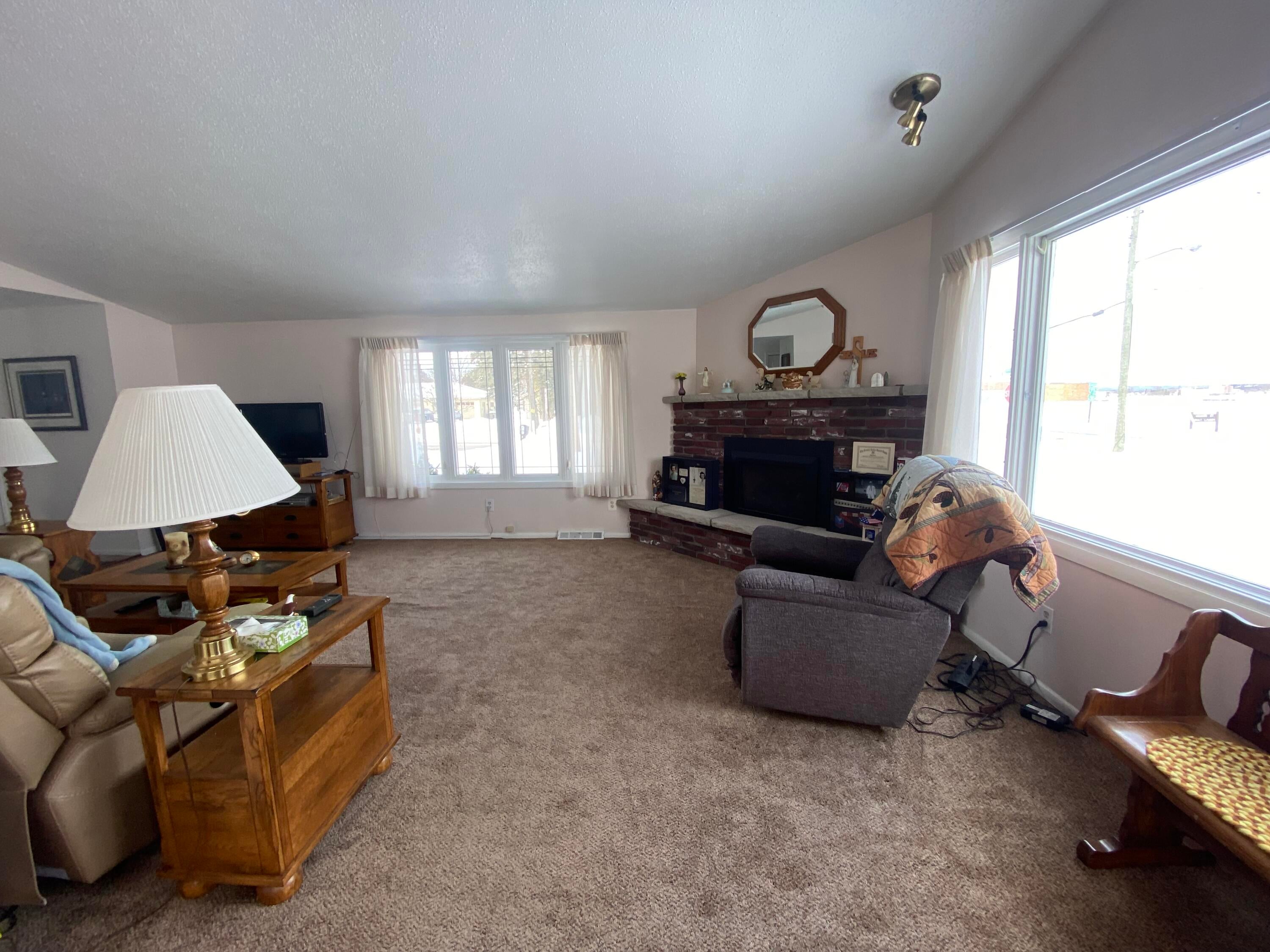201 Mission Road Sault Ste. Marie, MI 49783 - Photo 5 of 33 Gallery Image 5