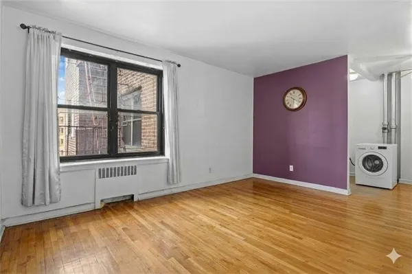 a view of empty room with window