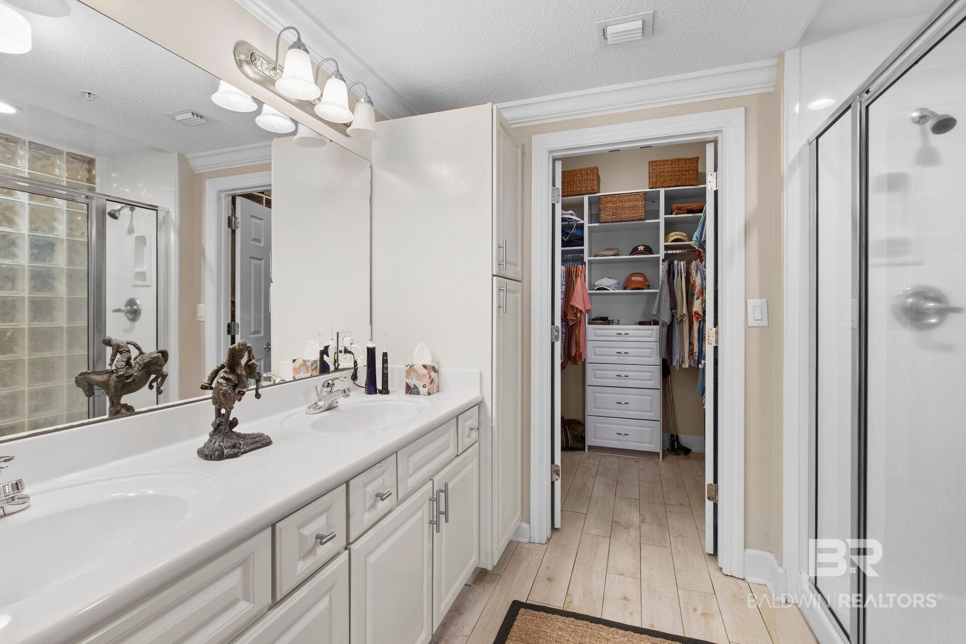 27580 Canal Road, Unit 3ER2 Orange Beach, AL 36561 - Photo 14 of 43 Primary Bathroom & Closet