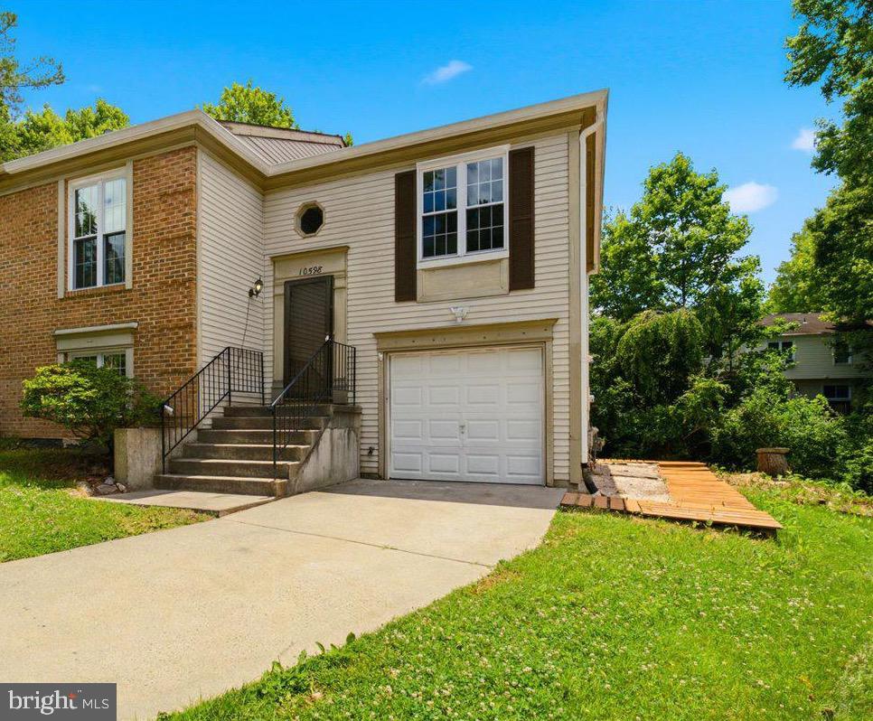 10598 Reed's Landing Circle Burke, VA 22015 - Photo 2 of 37