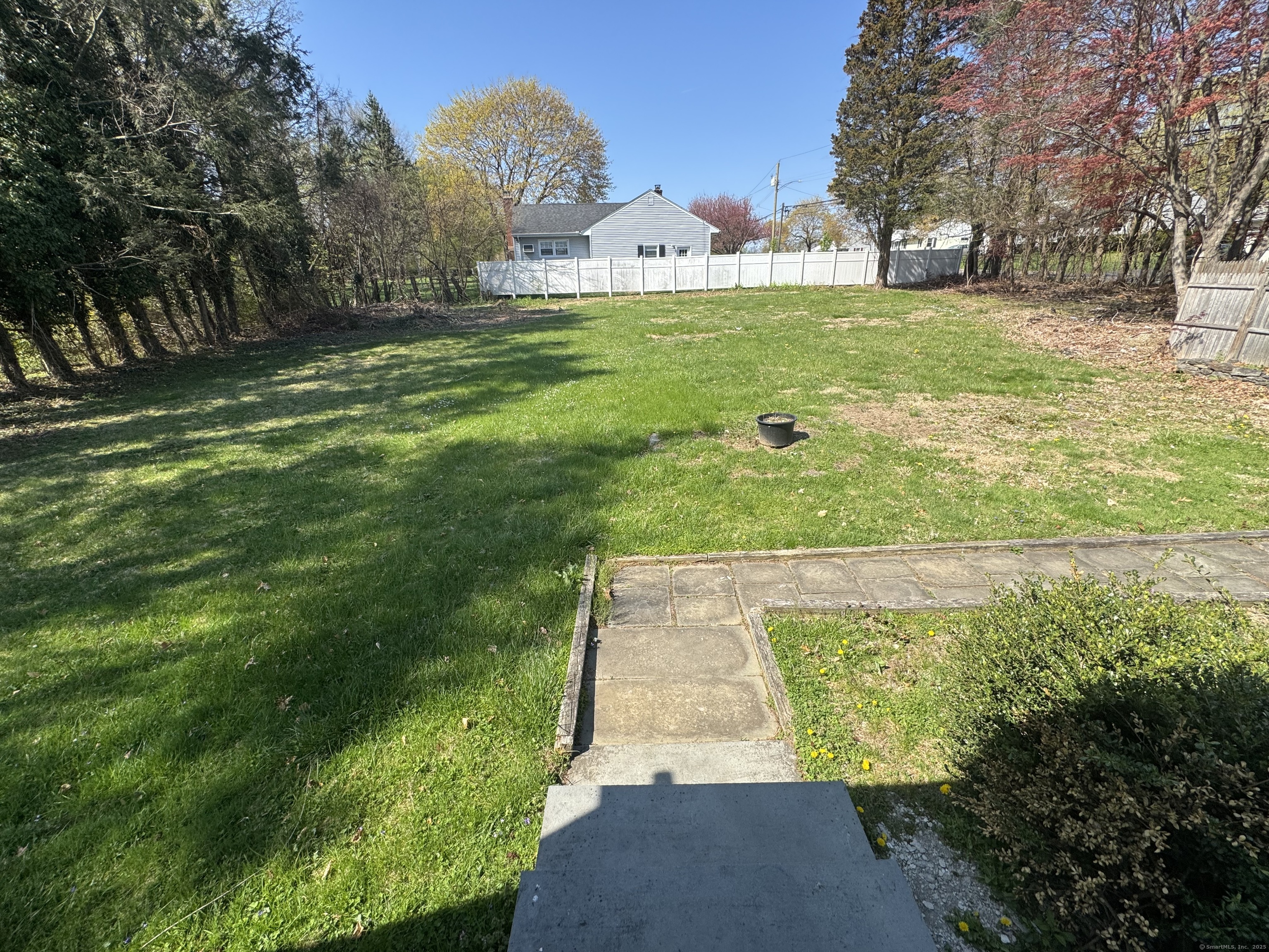 71 Schiller Road Fairfield, CT 06825 - Photo 4 of 30