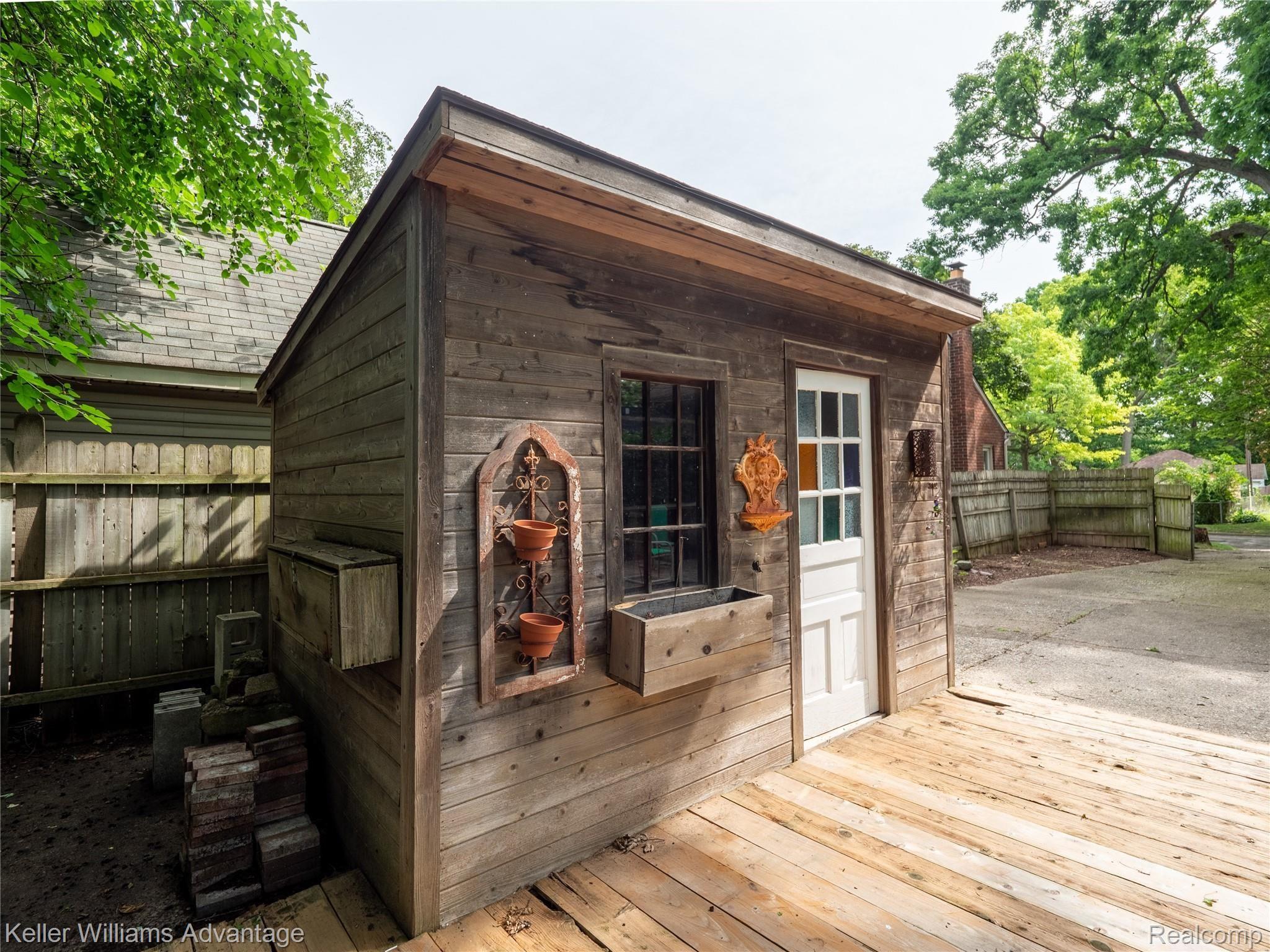 667 Stratford Road Ferndale, MI 48220 - Photo 19 of 23 P1677785-HDR.jpg