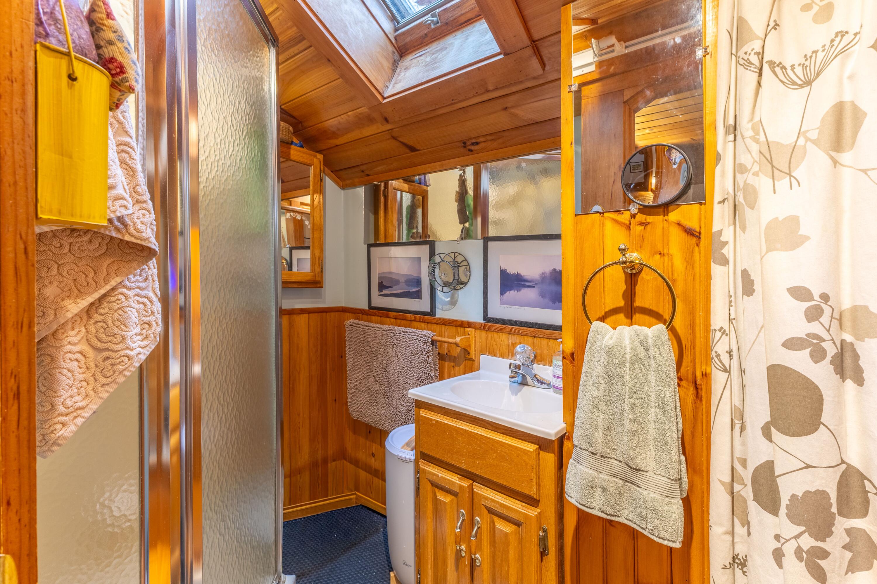 152 Spindle Road Ellsworth, ME 04605 - Photo 26 of 61 Primary Bath