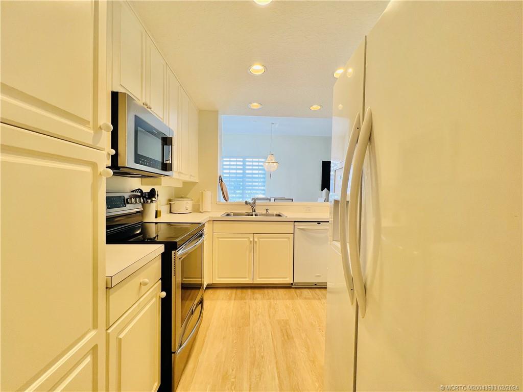 411 Northeast Plantation Road, Unit 526 Stuart, FL 34996 - Photo 12 of 76